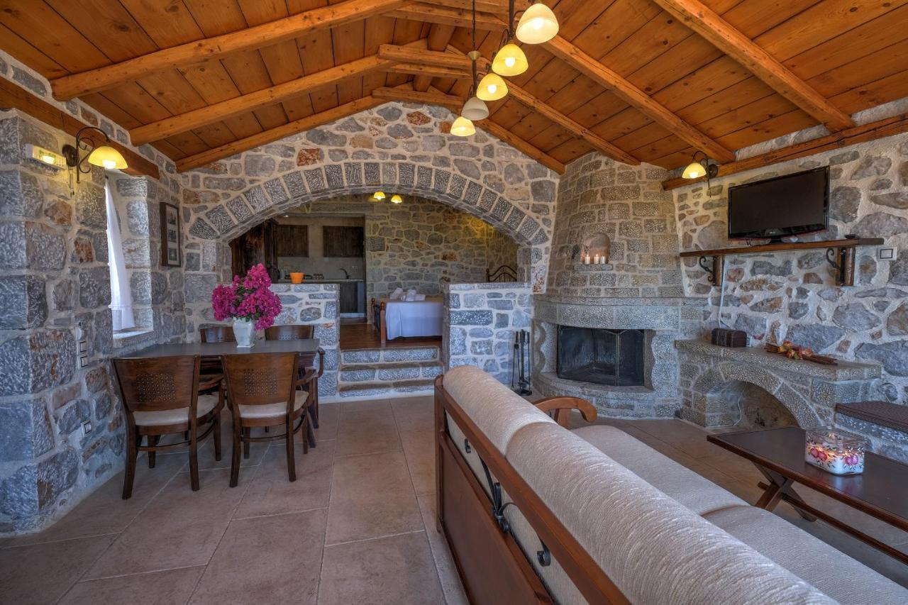 Achelatis Traditional Guest Houses Areopoli Buitenkant foto