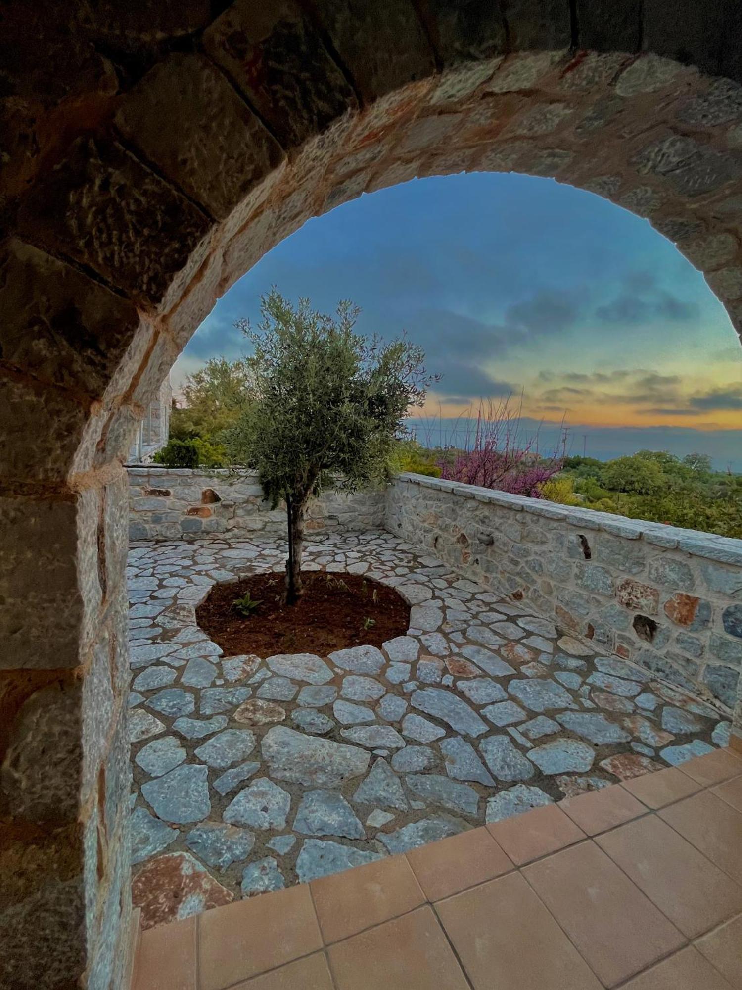 Achelatis Traditional Guest Houses Areopoli Buitenkant foto
